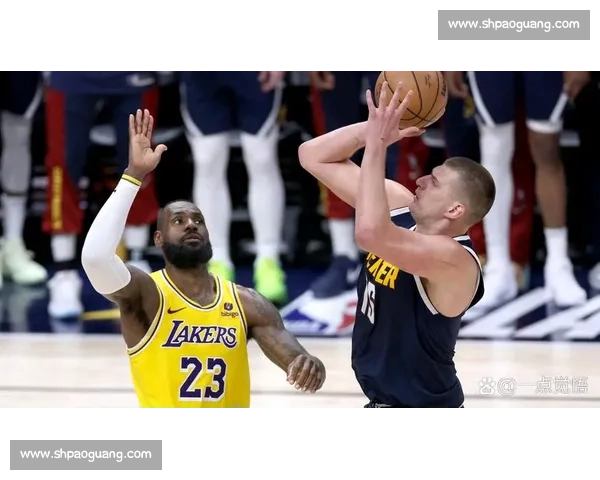 湖人奋力拼搏迎战掘金季后赛第四场关键对决,巅峰对决谁能笑到最后